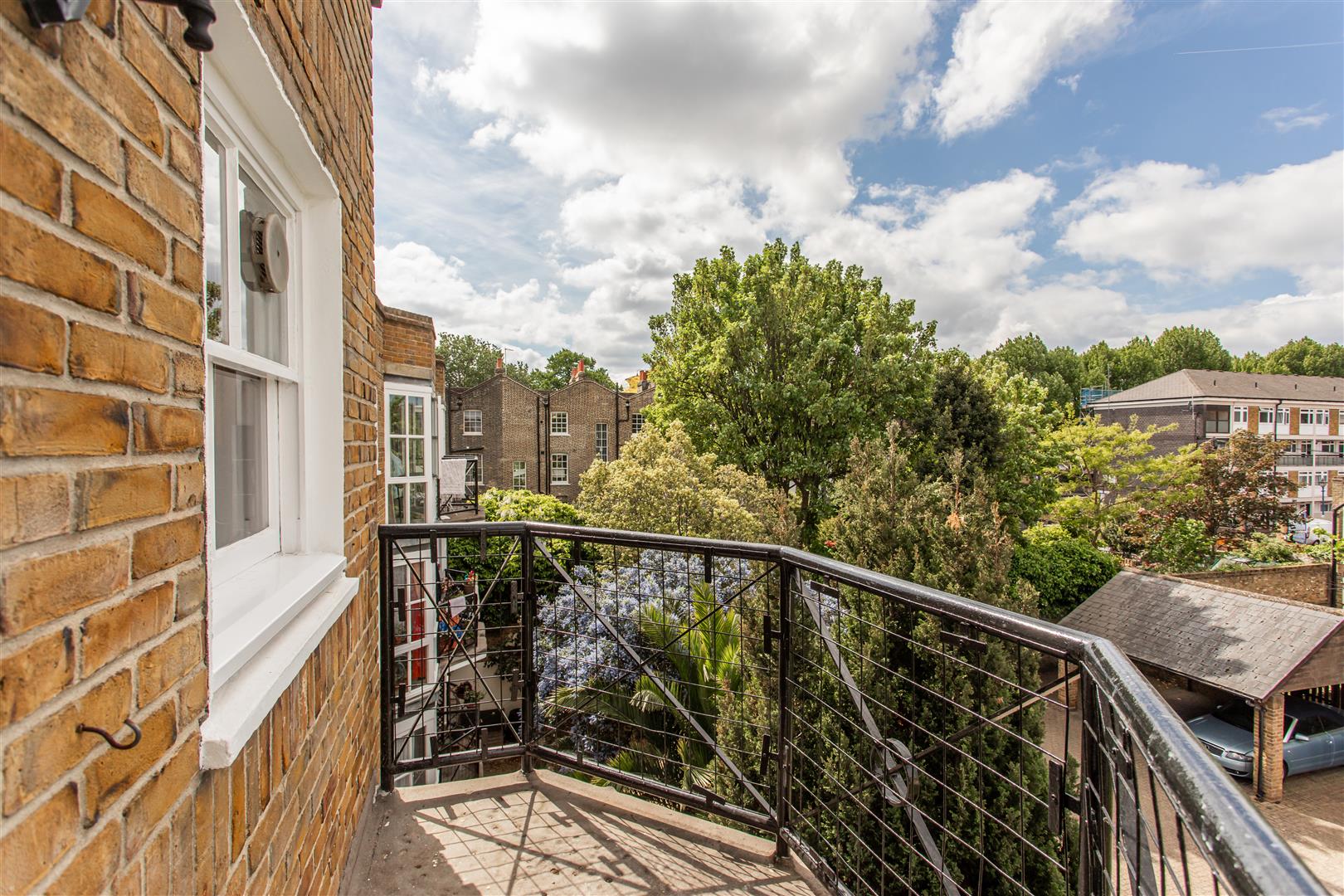 2 bed property in Coborn Mews, Mile End